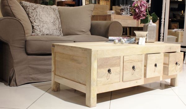 Dlaczego drewniane, indyjskie i kolonialne meble to idealny wybór do salonu?