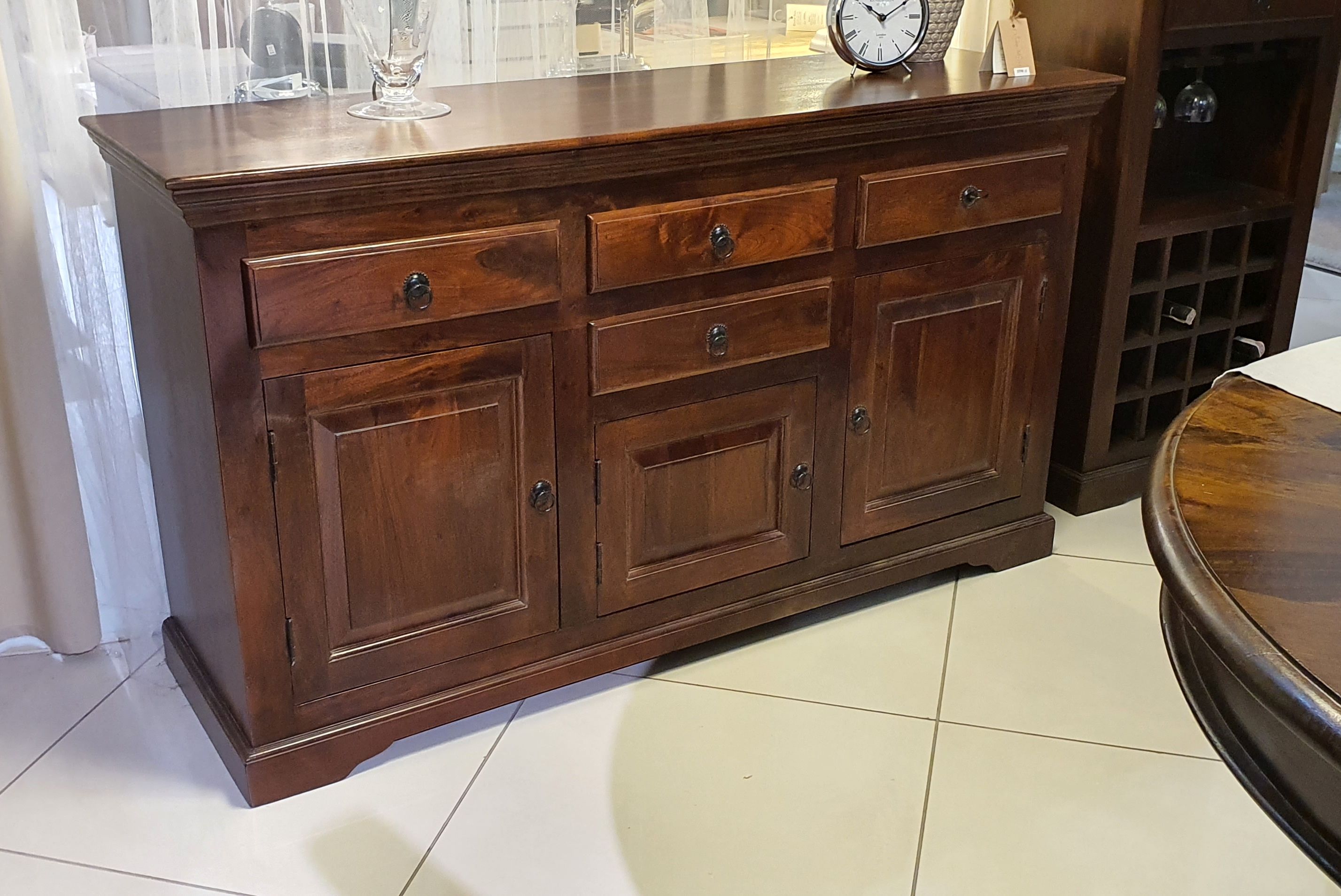 Meble z litego drewna — ponadczasowe piękno, które pokochasz