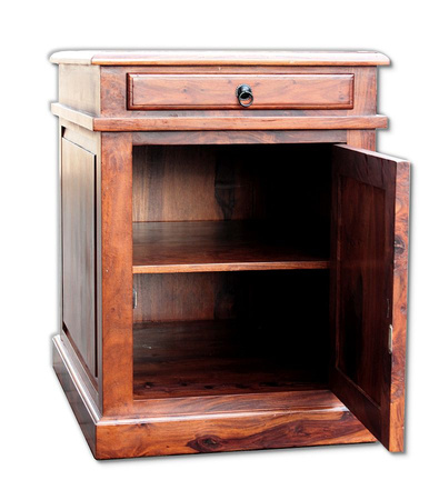 Drewniana komoda w stylu kolonialnym - pomocnik do biurka